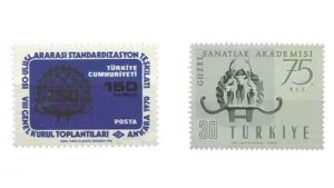 Hitit Güneşi’ni tasvir eden Türkiye Cumhuriyeti posta pulları